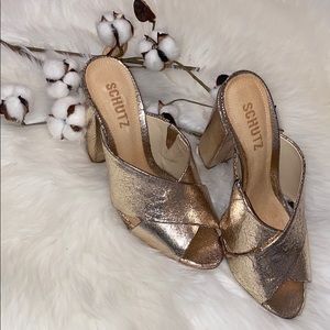 schutz beautiful metallic size 7.5